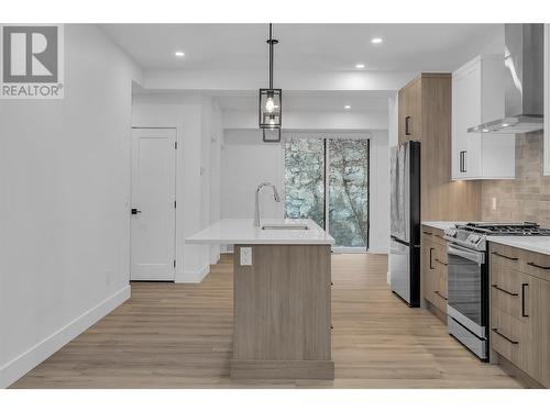 2835 Canyon Crest Drive Unit# 23, West Kelowna, BC - Indoor Photo Showing Kitchen With Upgraded Kitchen