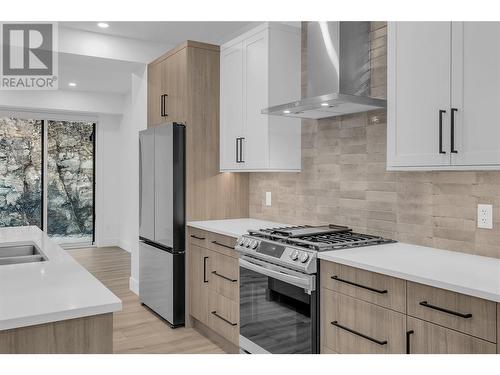 2835 Canyon Crest Drive Unit# 23, West Kelowna, BC - Indoor Photo Showing Kitchen With Double Sink With Upgraded Kitchen