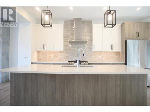 2835 Canyon Crest Drive Unit# 23, West Kelowna, BC - Indoor Photo Showing Kitchen With Upgraded Kitchen