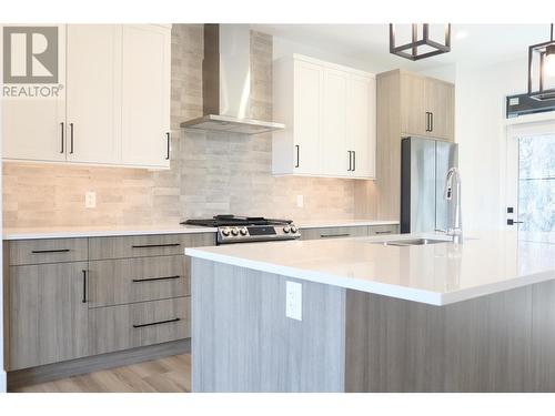 2835 Canyon Crest Drive Unit# 23, West Kelowna, BC - Indoor Photo Showing Kitchen With Upgraded Kitchen