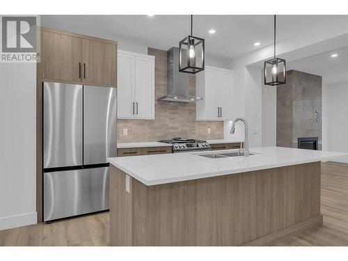 2835 Canyon Crest Drive Unit# 23, West Kelowna, BC - Indoor Photo Showing Kitchen With Stainless Steel Kitchen With Double Sink With Upgraded Kitchen