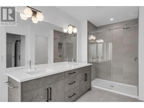 2835 Canyon Crest Drive Unit# 23, West Kelowna, BC - Indoor Photo Showing Bathroom