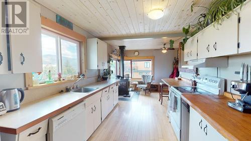 1830 Fourth Avenue, Rossland, BC - Indoor Photo Showing Kitchen