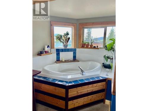 1830 Fourth Avenue, Rossland, BC - Indoor Photo Showing Bathroom