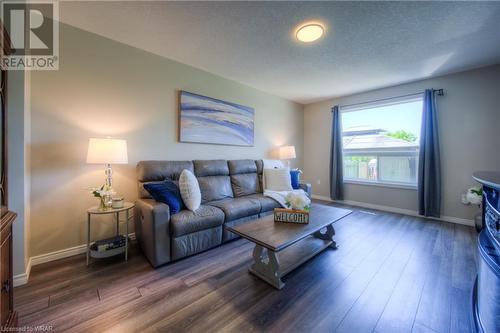 112 Kent Street, Cambridge, ON - Indoor Photo Showing Living Room