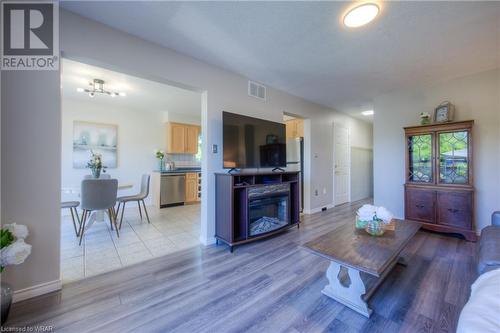 112 Kent Street, Cambridge, ON - Indoor Photo Showing Living Room