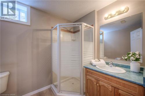 112 Kent Street, Cambridge, ON - Indoor Photo Showing Bathroom