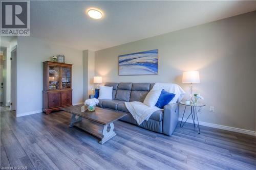 112 Kent Street, Cambridge, ON - Indoor Photo Showing Living Room