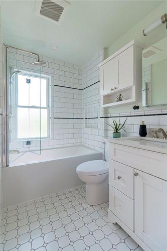 20 Wood Street W, Hamilton, ON - Indoor Photo Showing Bathroom