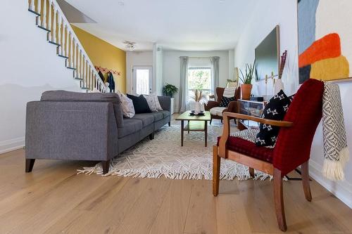 20 Wood Street W, Hamilton, ON - Indoor Photo Showing Living Room