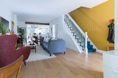 20 Wood Street W, Hamilton, ON - Indoor Photo Showing Living Room