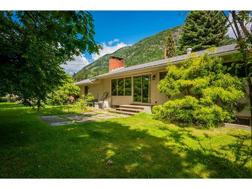 1912 Makayev Road, Castlegar, BC - Outdoor