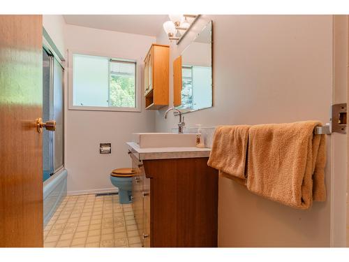 1912 Makayev Road, Castlegar, BC - Indoor Photo Showing Bathroom