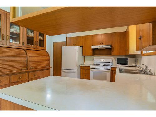 1912 Makayev Road, Castlegar, BC - Indoor Photo Showing Kitchen With Double Sink