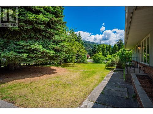 1912 Makayev  Road, Castlegar, BC - Outdoor