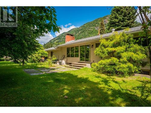 1912 Makayev  Road, Castlegar, BC - Outdoor