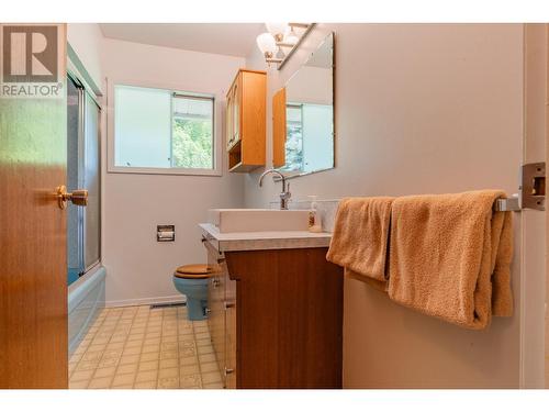 1912 Makayev  Road, Castlegar, BC - Indoor Photo Showing Bathroom