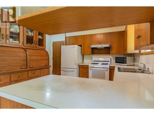 1912 Makayev  Road, Castlegar, BC - Indoor Photo Showing Kitchen With Double Sink