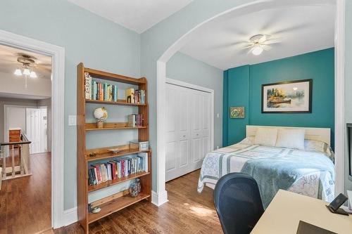 30 Blythe Street, Hamilton, ON - Indoor Photo Showing Bedroom