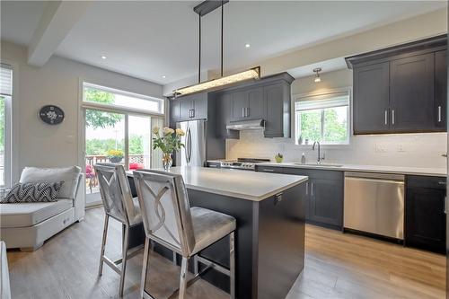 15 Lindsay Way, Grimsby, ON - Indoor Photo Showing Kitchen With Stainless Steel Kitchen