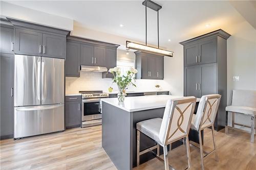 15 Lindsay Way, Grimsby, ON - Indoor Photo Showing Kitchen With Stainless Steel Kitchen With Upgraded Kitchen