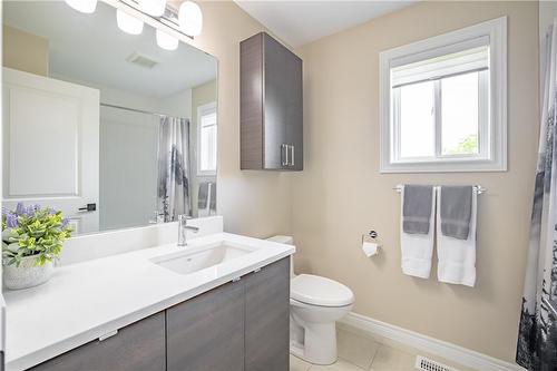 15 Lindsay Way, Grimsby, ON - Indoor Photo Showing Bathroom