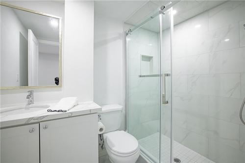 15 Lindsay Way, Grimsby, ON - Indoor Photo Showing Bathroom