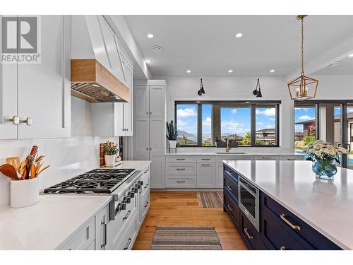 5711 Jasper Way, Kelowna, BC - Indoor Photo Showing Kitchen With Upgraded Kitchen