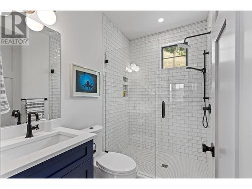 5711 Jasper Way, Kelowna, BC - Indoor Photo Showing Bathroom