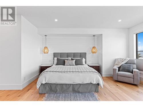 5711 Jasper Way, Kelowna, BC - Indoor Photo Showing Bedroom