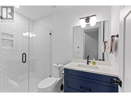 5711 Jasper Way, Kelowna, BC - Indoor Photo Showing Bathroom