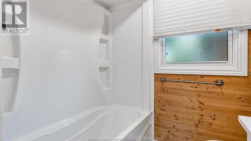 1312 Torquay Drive, Kingsville, ON - Indoor Photo Showing Bathroom