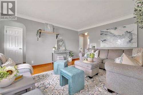 2559 Francois Road, Windsor, ON - Indoor Photo Showing Living Room