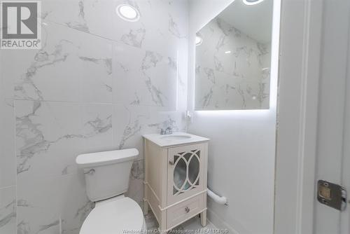 612 Trillium, Newbury, ON - Indoor Photo Showing Bathroom