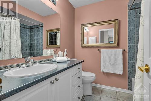 122 Marshfield Street, Ottawa, ON - Indoor Photo Showing Bathroom
