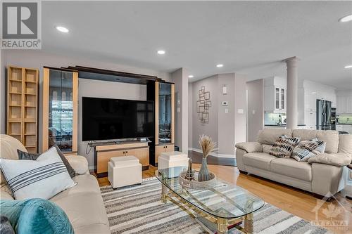 122 Marshfield Street, Ottawa, ON - Indoor Photo Showing Living Room