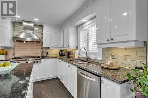 122 Marshfield Street, Ottawa, ON - Indoor Photo Showing Kitchen With Double Sink With Upgraded Kitchen