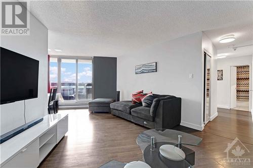 2000 Jasmine Crescent Unit#718, Ottawa, ON - Indoor Photo Showing Living Room