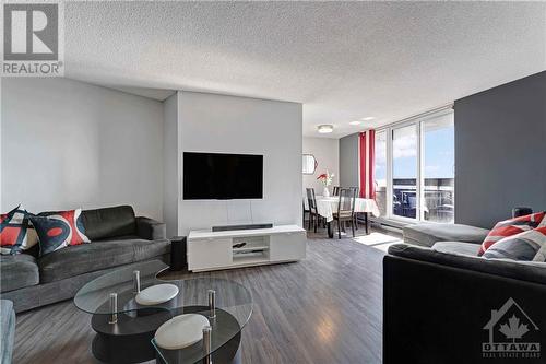 2000 Jasmine Crescent Unit#718, Ottawa, ON - Indoor Photo Showing Living Room