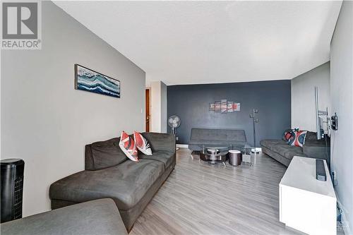 2000 Jasmine Crescent Unit#718, Ottawa, ON - Indoor Photo Showing Living Room