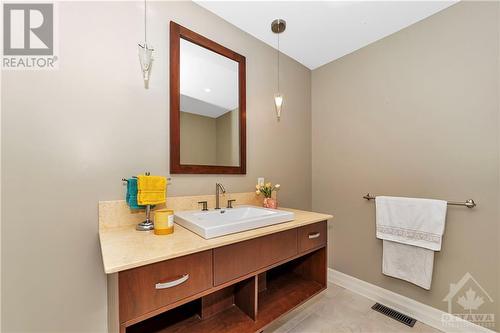 15 Marwood Court, Ottawa, ON - Indoor Photo Showing Bathroom