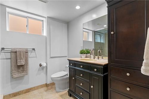 15 Laurendale Avenue, Waterdown, ON - Indoor Photo Showing Bathroom