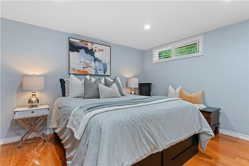 15 Laurendale Avenue, Waterdown, ON - Indoor Photo Showing Bedroom