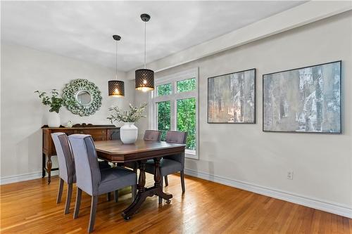 15 Laurendale Avenue, Waterdown, ON - Indoor Photo Showing Dining Room