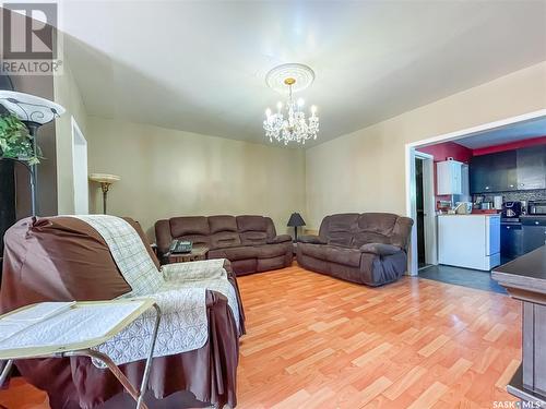 327 D Avenue S, Saskatoon, SK - Indoor Photo Showing Living Room