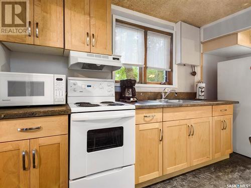 512 Bank Street, Saskatchewan Beach, SK - Indoor Photo Showing Kitchen With Double Sink