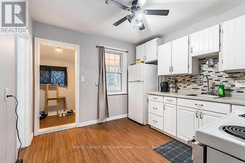 77 Province Street N, Hamilton, ON - Indoor Photo Showing Kitchen