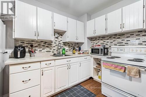 77 Province Street N, Hamilton, ON - Indoor Photo Showing Kitchen