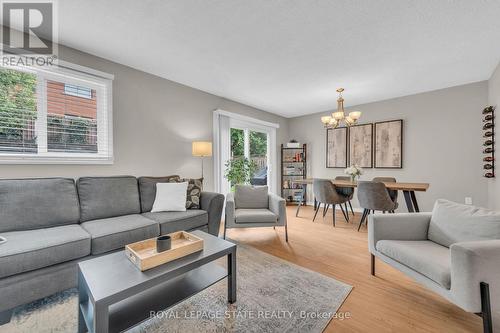 117 Adis Avenue, Hamilton, ON - Indoor Photo Showing Living Room
