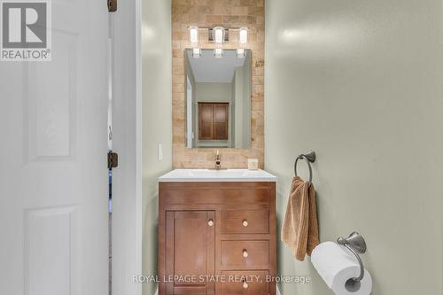 117 Adis Avenue, Hamilton, ON - Indoor Photo Showing Bathroom